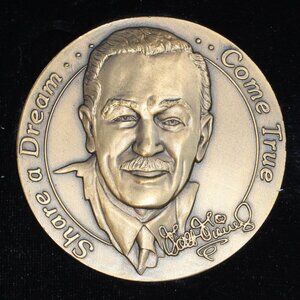 2001 Disney's Cast Celebration Medallion 100 years of Magic